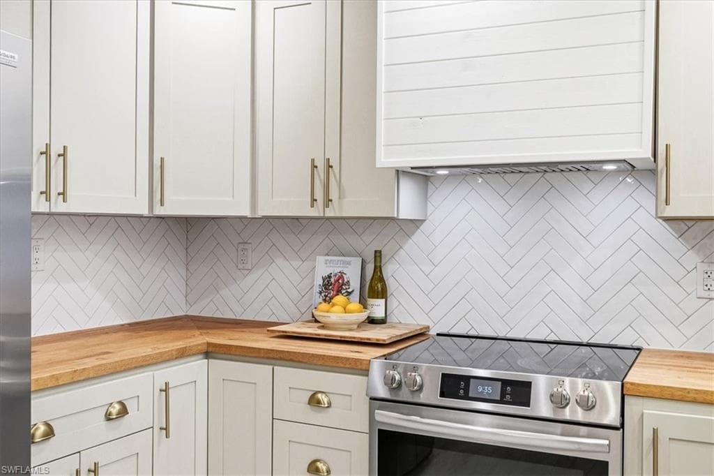 3880 Estey AVE-7