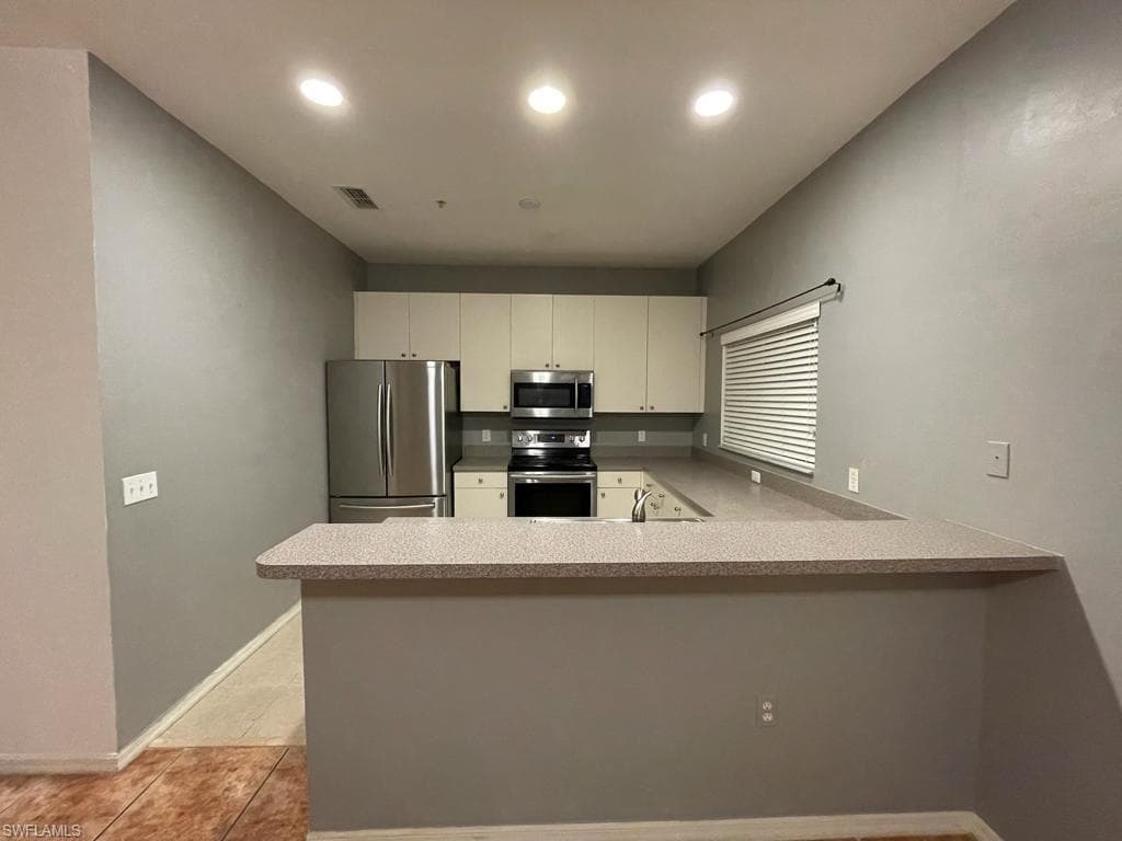 3265 Amanda LN 7-6