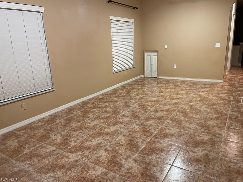3265 Amanda LN 7-3