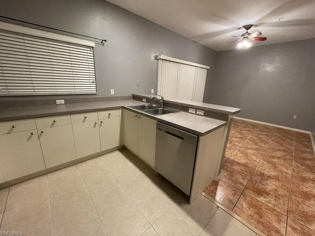 3265 Amanda LN 7-5
