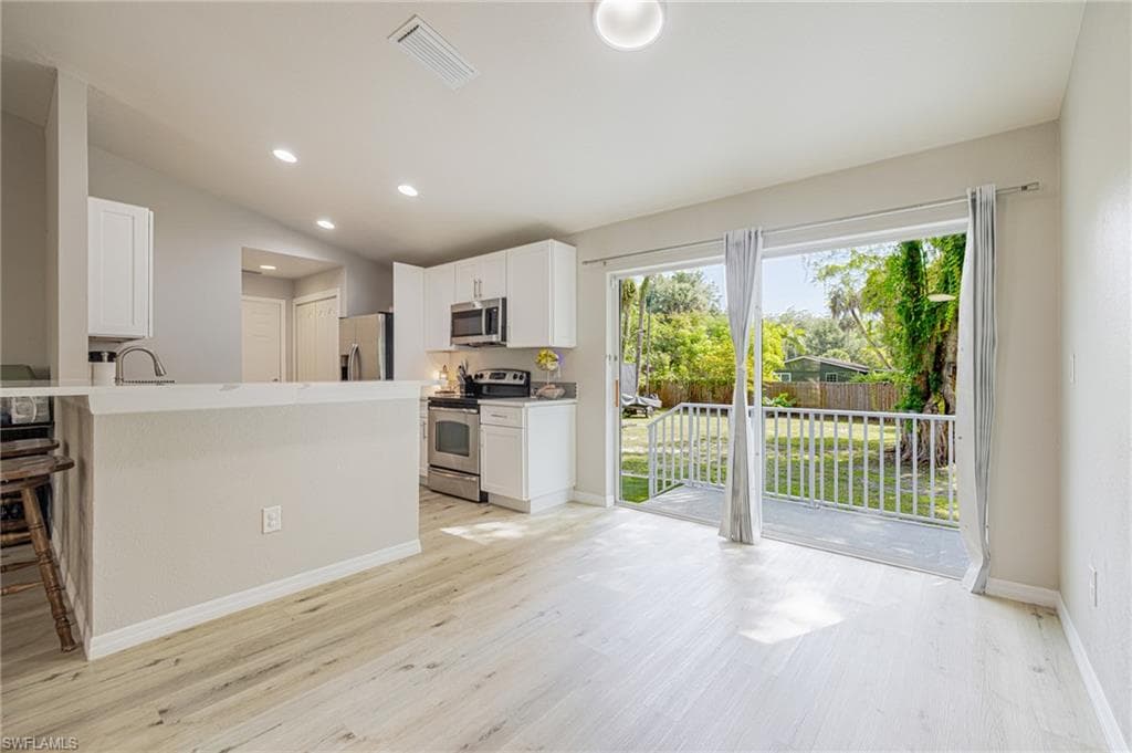 211 Palmacea RD-13