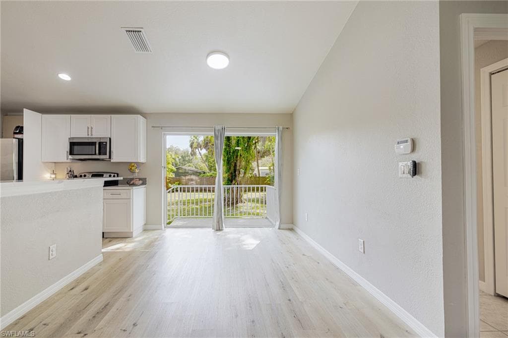 211 Palmacea RD-14