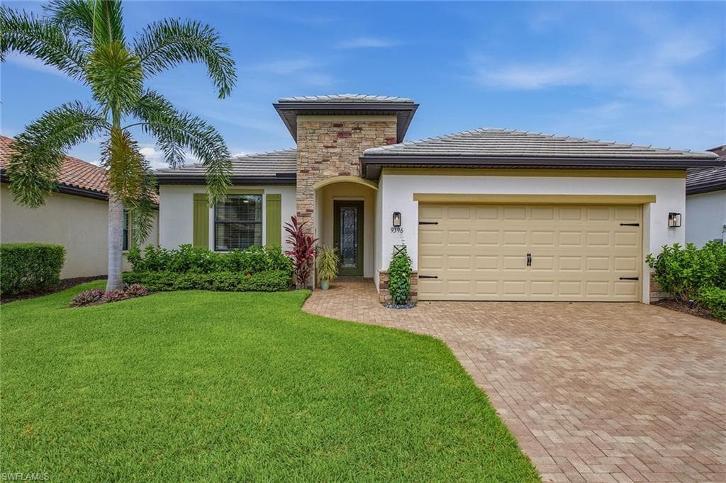 9396 Glenforest DR-3