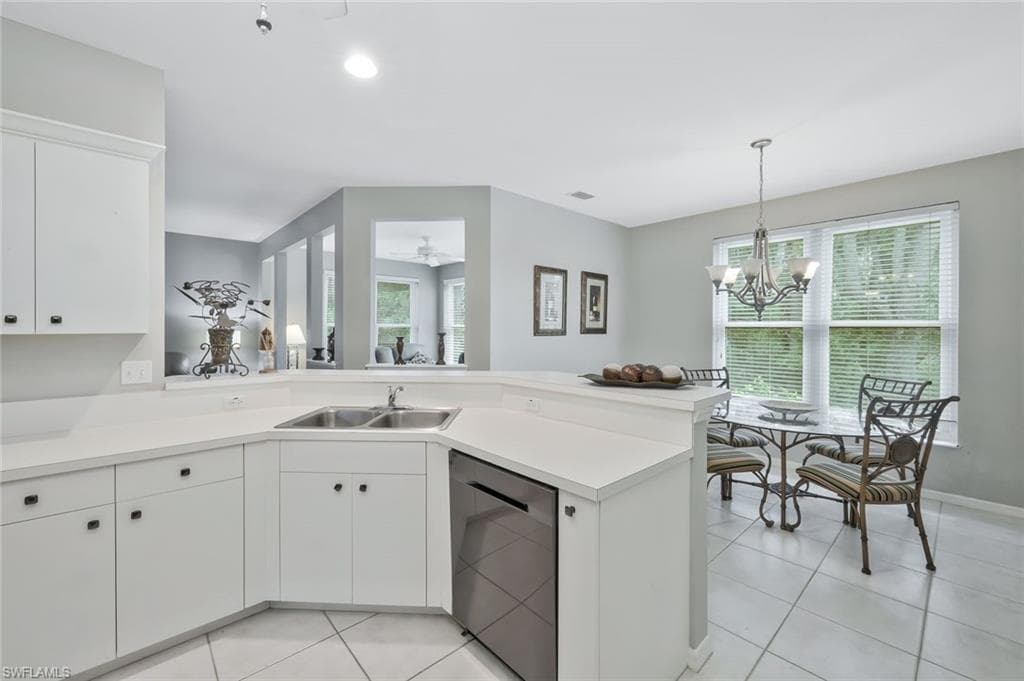 1340 Charleston Square DR 101-8