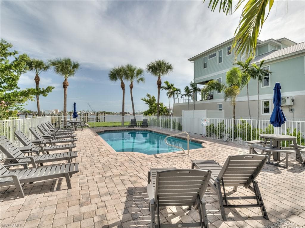 276 Delmar AVE-42