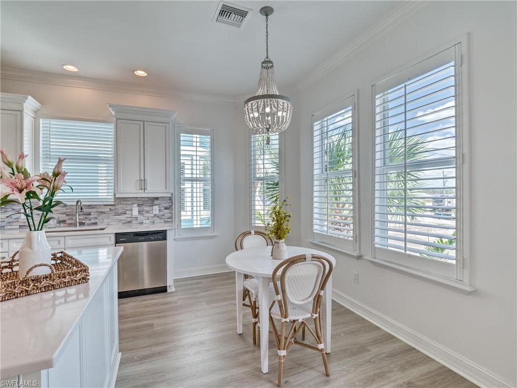 276 Delmar AVE-18