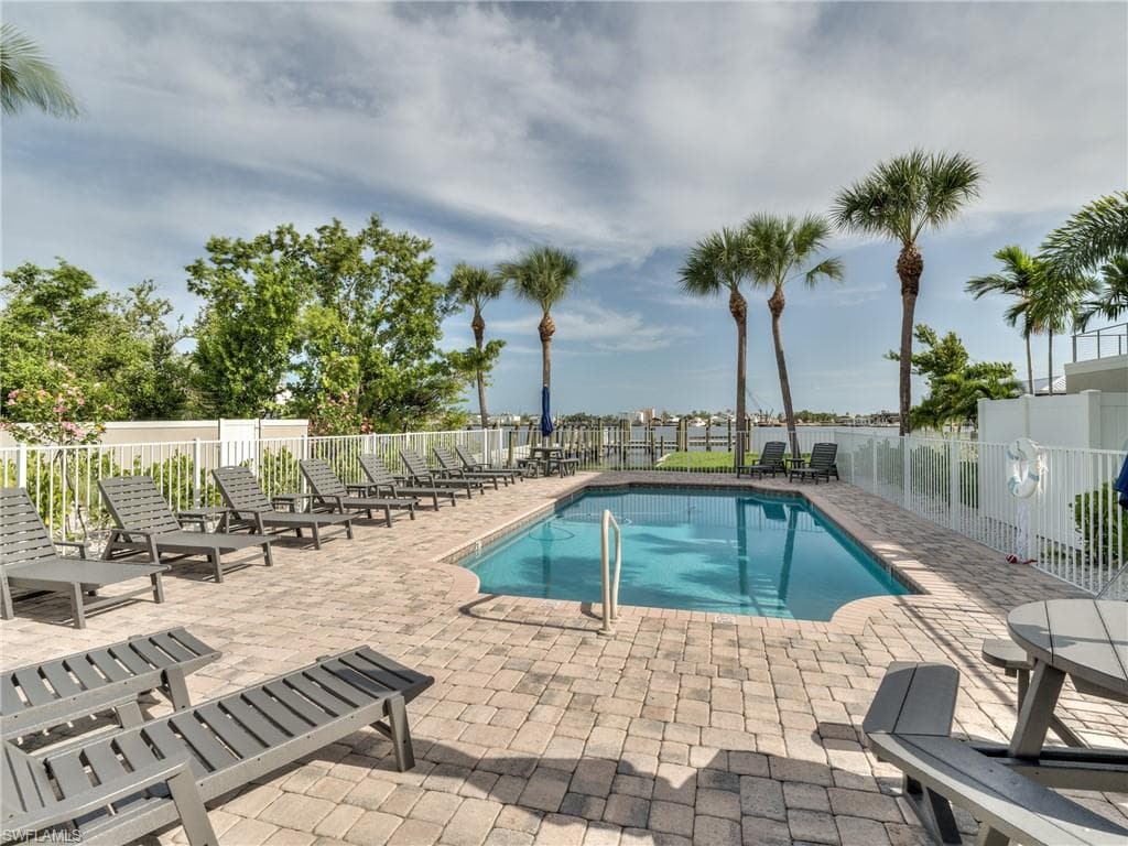 276 Delmar AVE-43