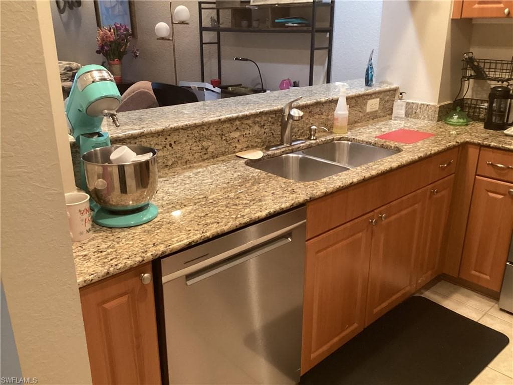 1121 Van Loon Commons CIR 304-18