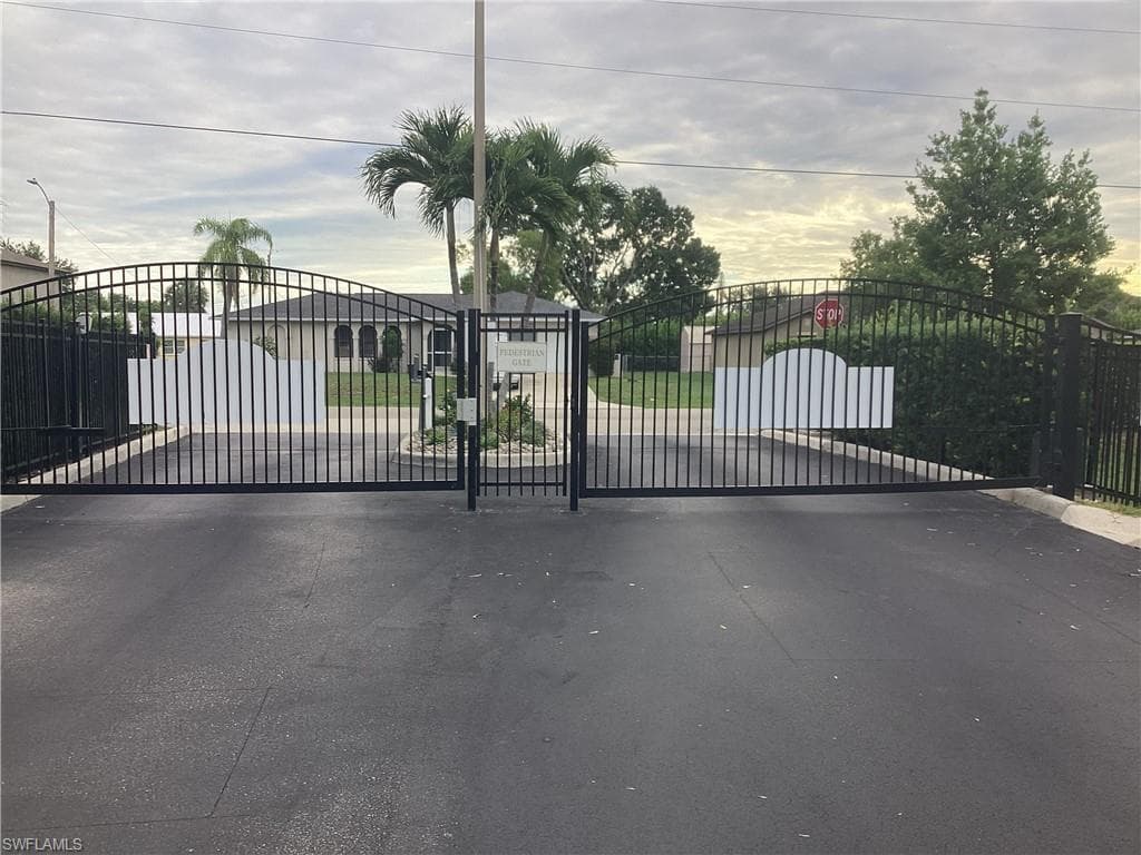 1121 Van Loon Commons CIR 304-4