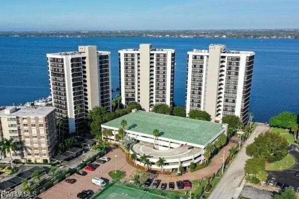 1920 Virginia AVE 1402-5