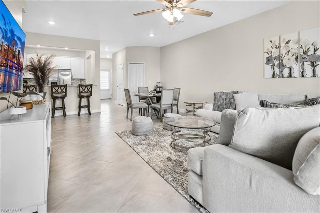 14195 Pine Lodge LN-11