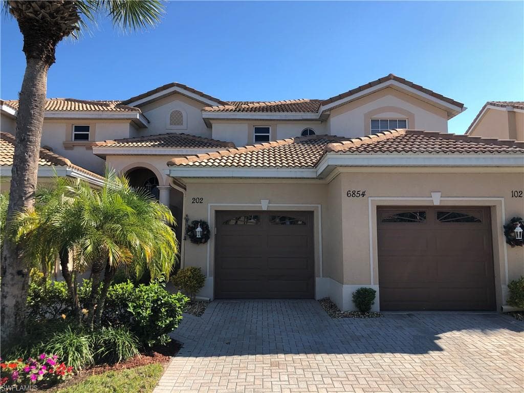 6854 STERLING GREENS DR 201-1