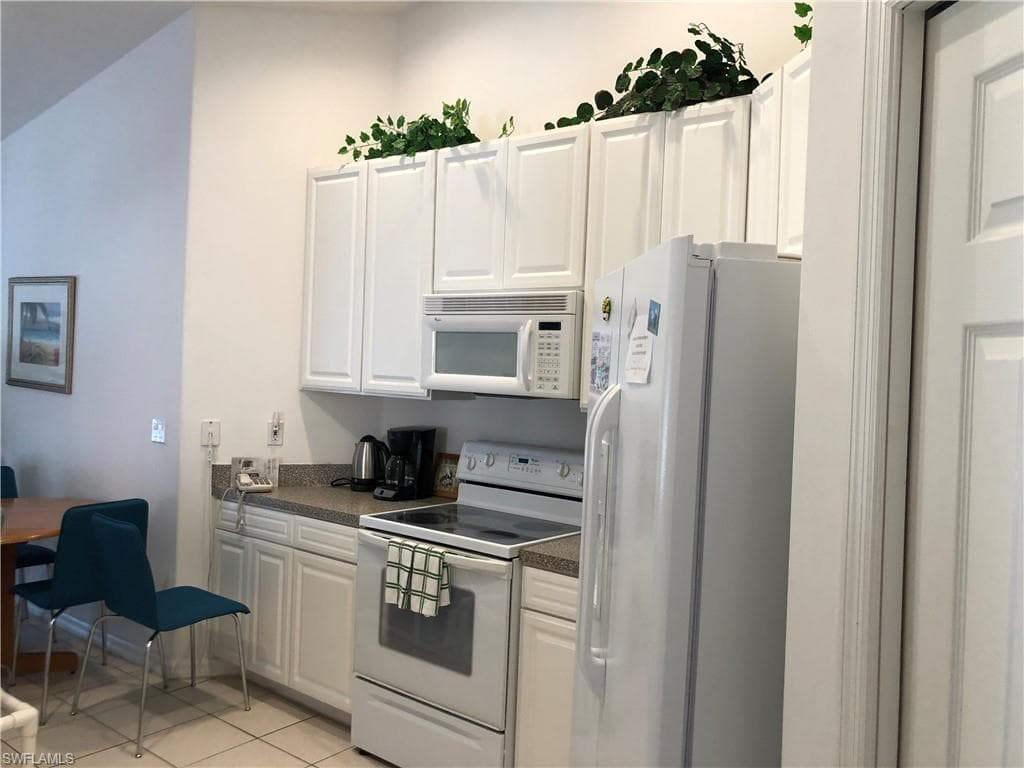 6854 STERLING GREENS DR 201-4