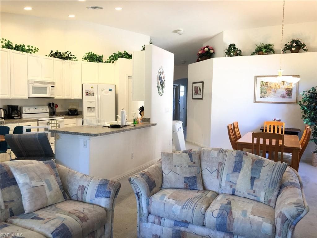 6854 STERLING GREENS DR 201-8