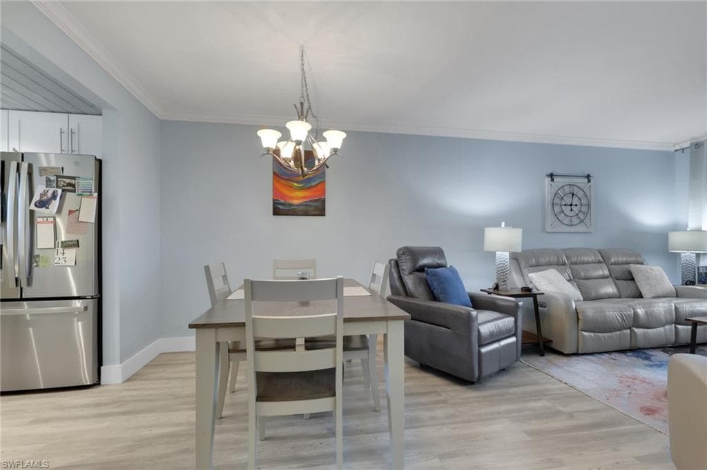 2121 Collier AVE 508-6