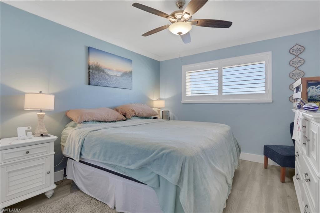 2121 Collier AVE 508-16