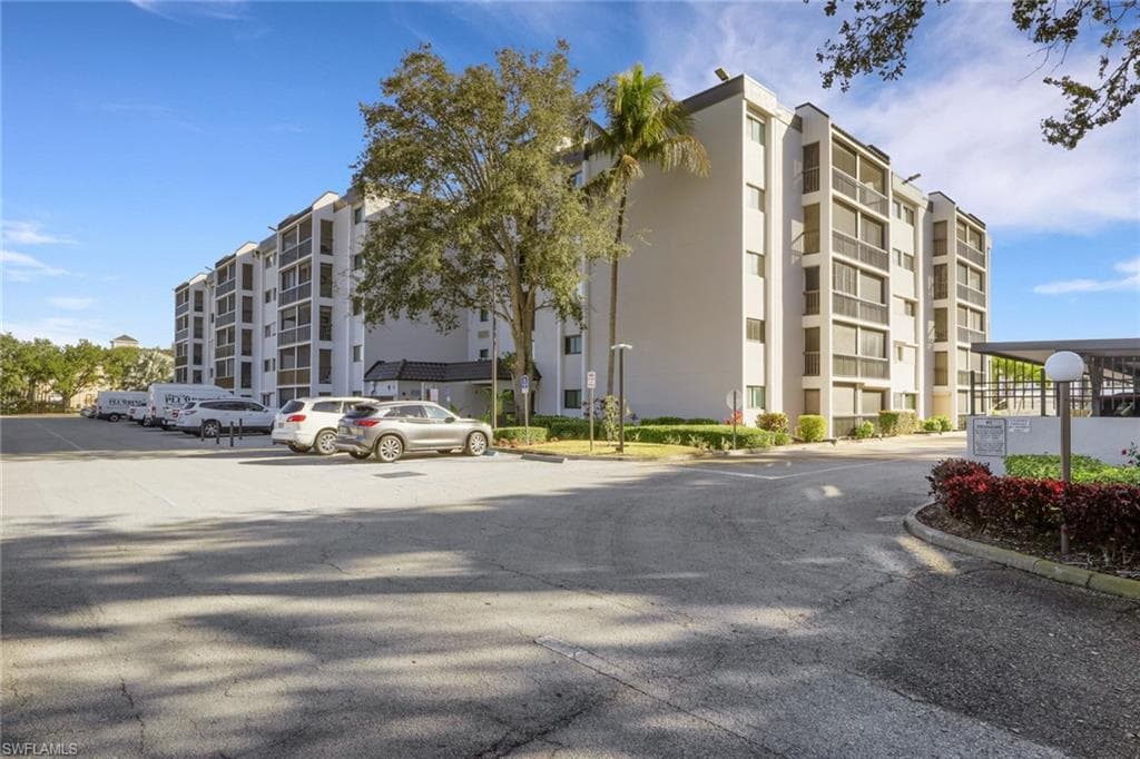 2121 Collier AVE 508-22
