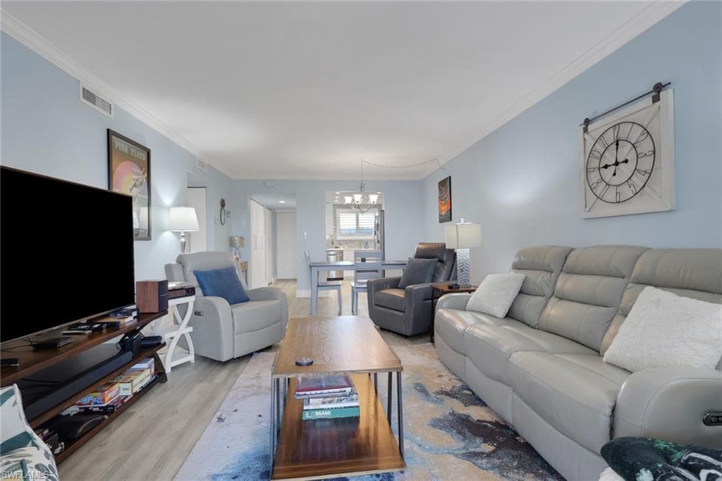 2121 Collier AVE 508-8
