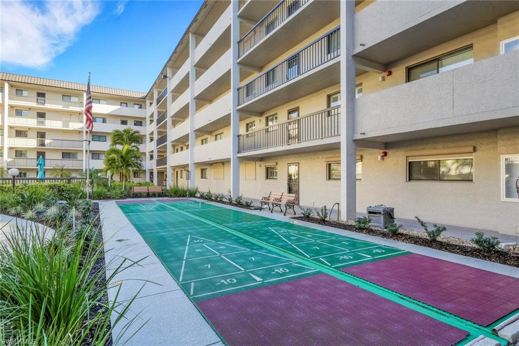 2121 Collier AVE 508-25