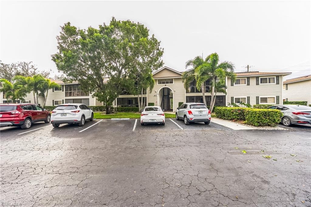 8081 Woods CIR 10-1