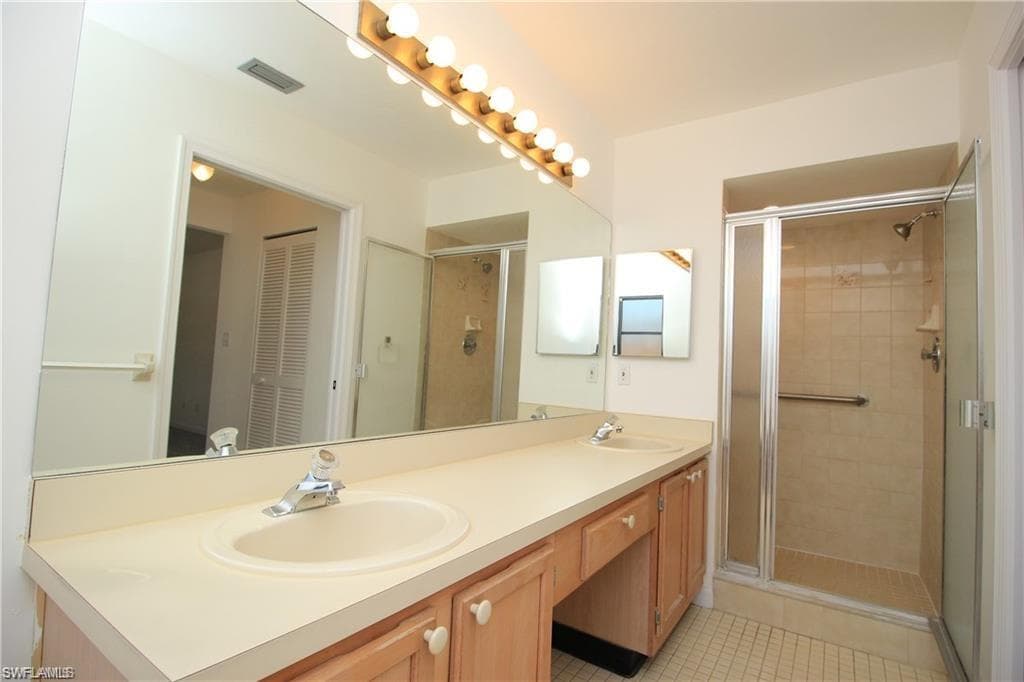 224 Erie DR-11