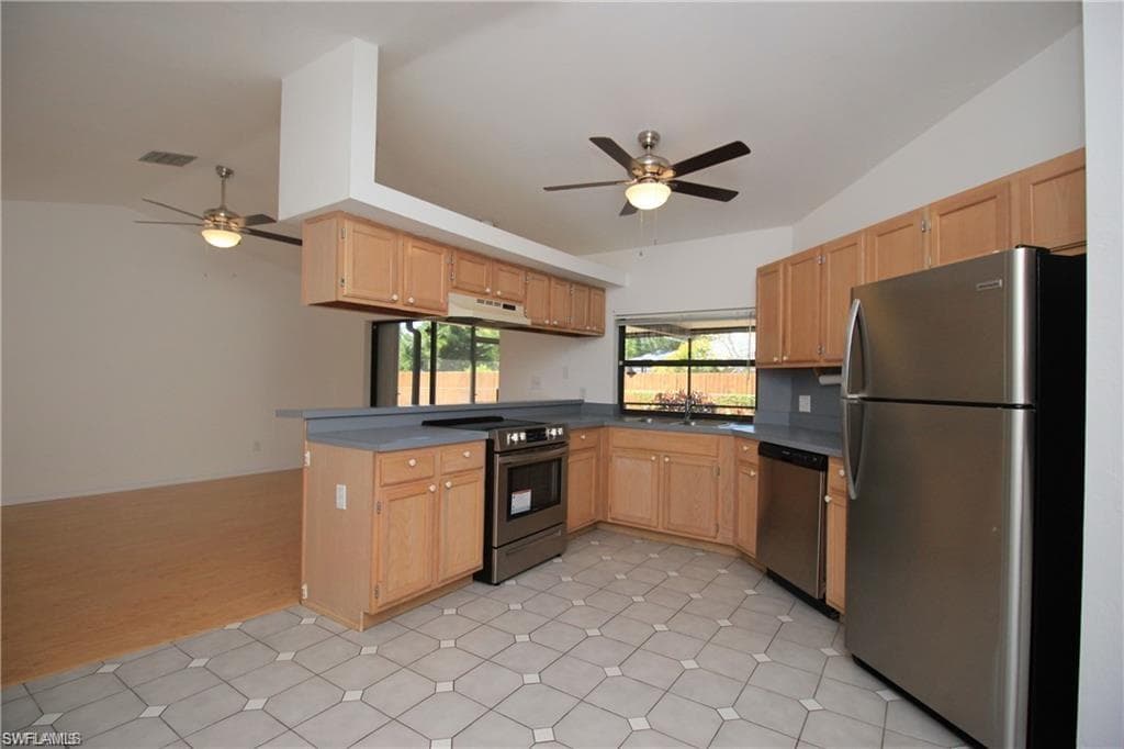 224 Erie DR-4
