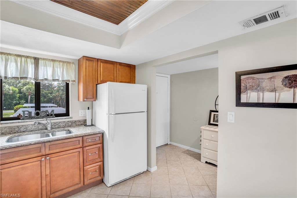 4640 Chantelle DR N204-13