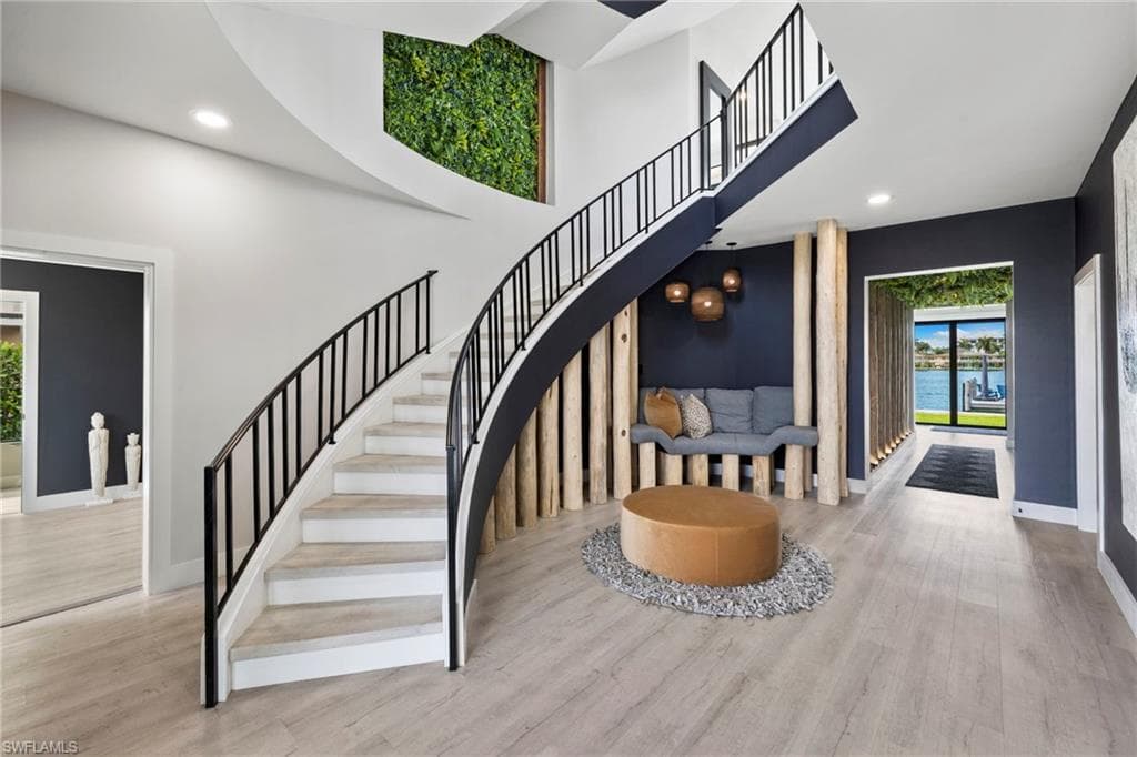 18 Pelican ST E-6