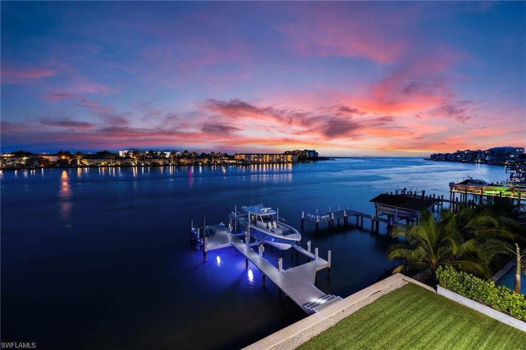 18 Pelican ST E-22