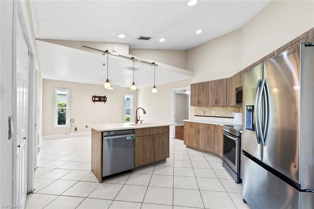 3628 Kent DR-17