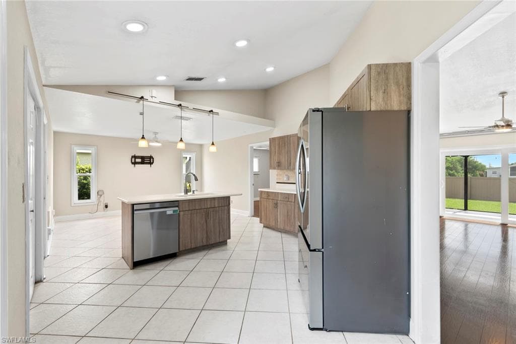 3628 Kent DR-16