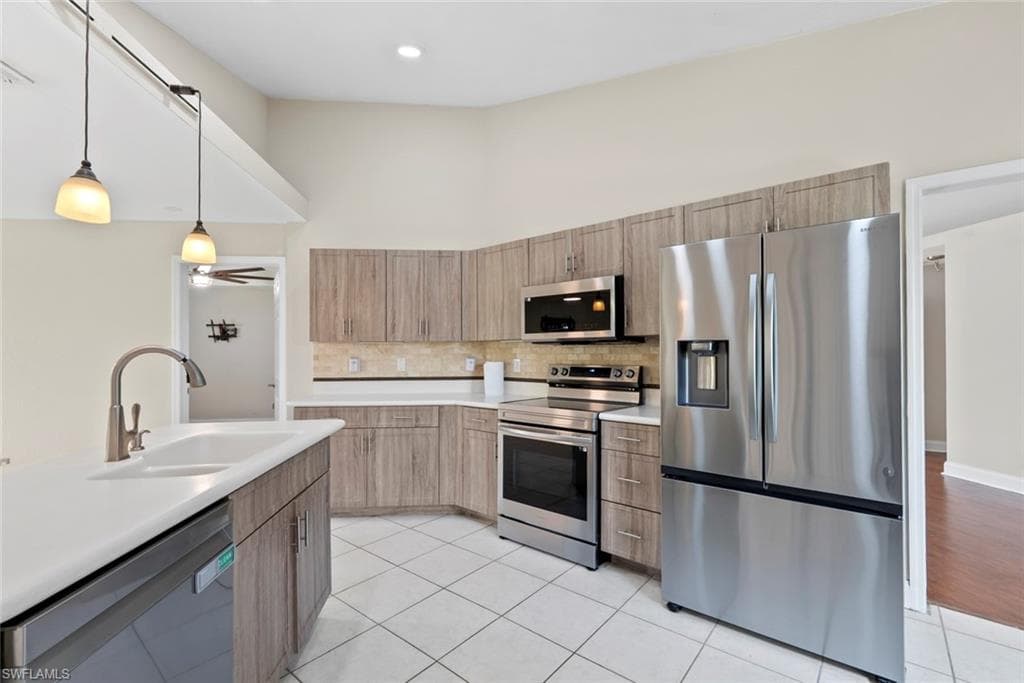 3628 Kent DR-19