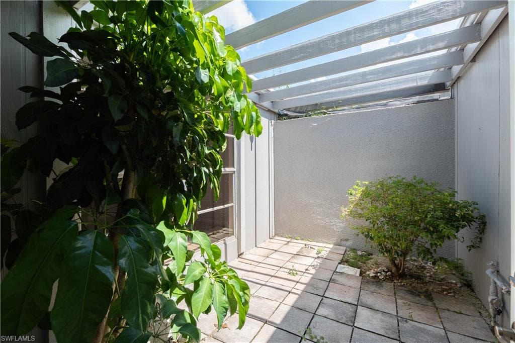 9749 Maplecrest CIR-23