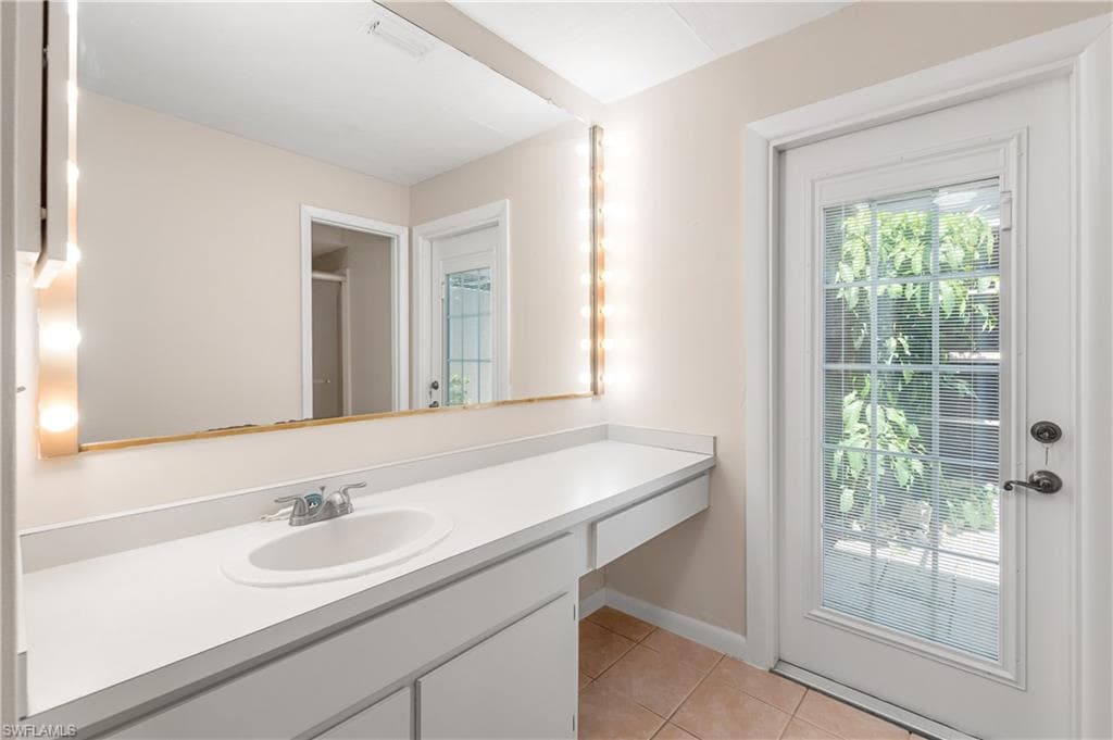 9749 Maplecrest CIR-16