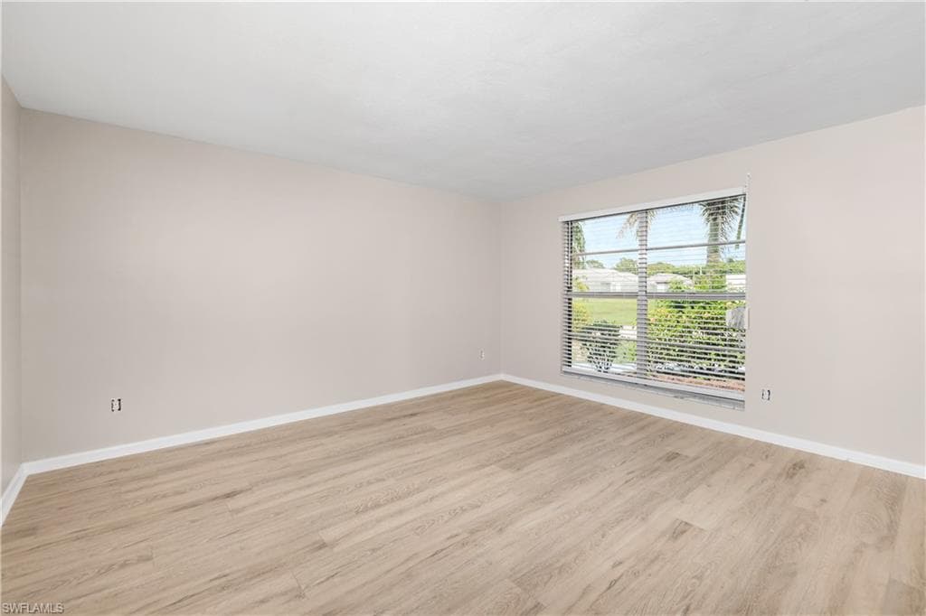 9749 Maplecrest CIR-12