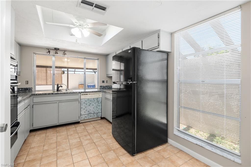 9749 Maplecrest CIR-7