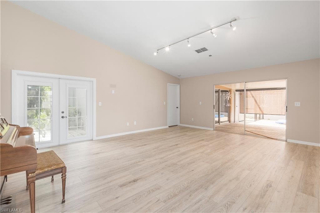9749 Maplecrest CIR-3