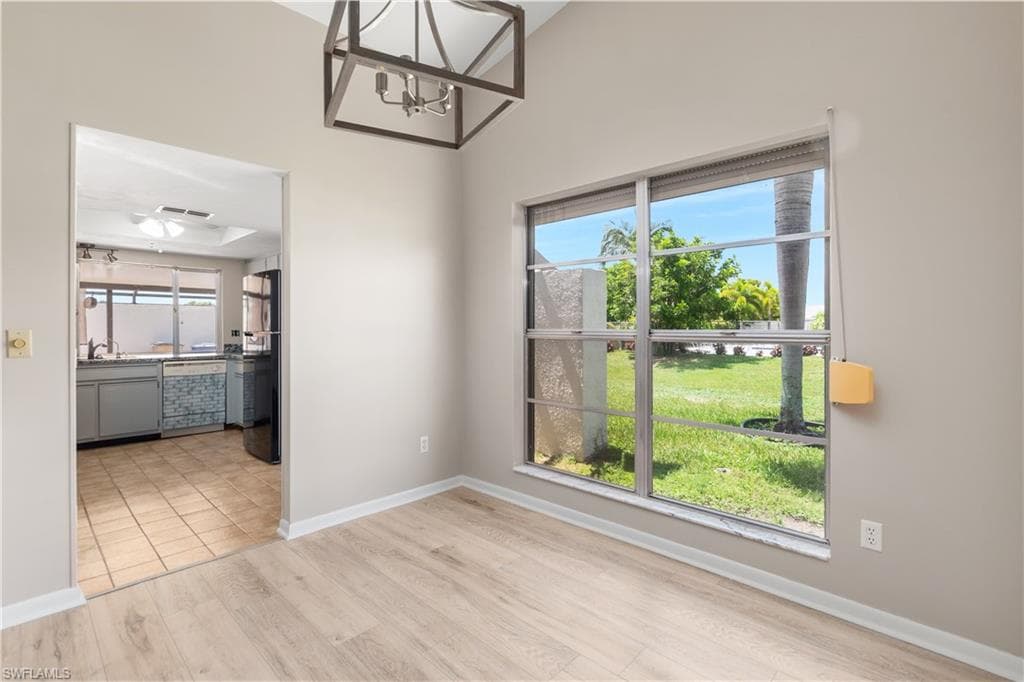 9749 Maplecrest CIR-4