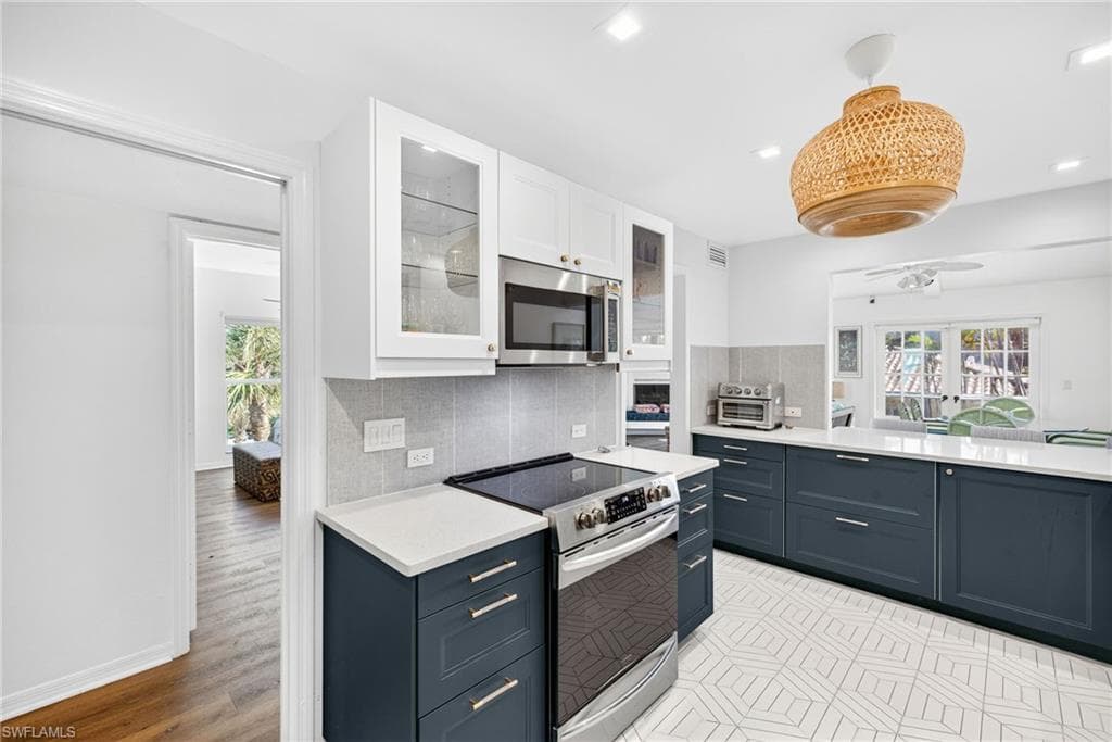 280 Southwinds DR-13