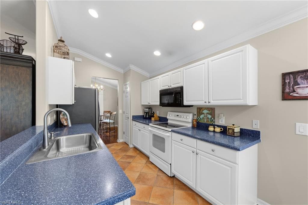 10046 Horse Creek RD-19
