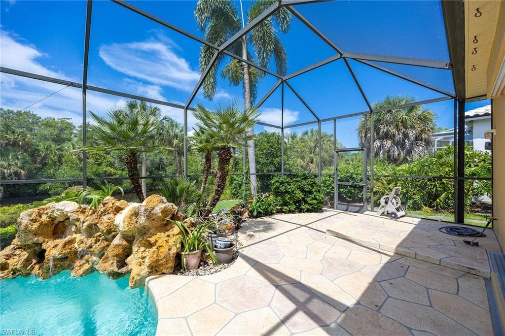 25820 Creekbend DR-30