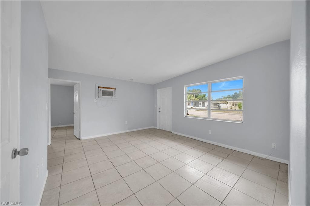 1527 Gardenia AVE-16