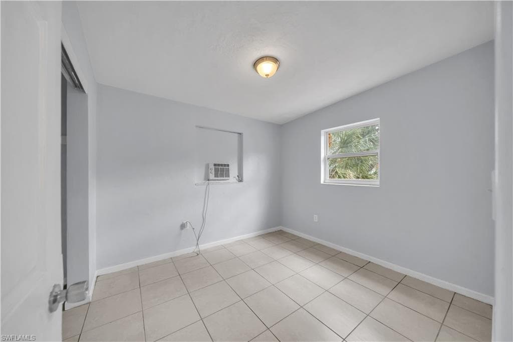 1527 Gardenia AVE-18