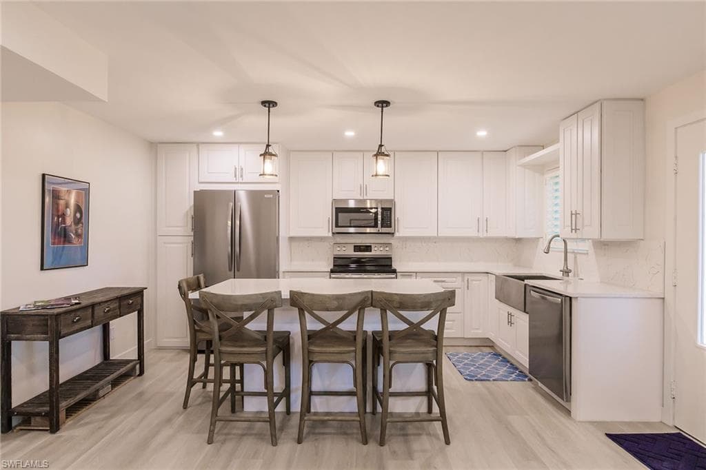 527 Broad AVE S 527-10