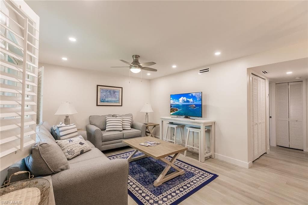 527 Broad AVE S 527-8