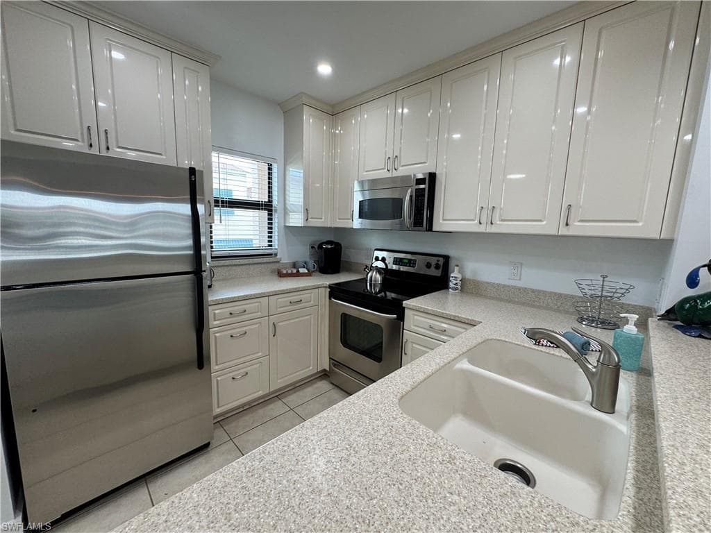801 River Point DR 206A-4
