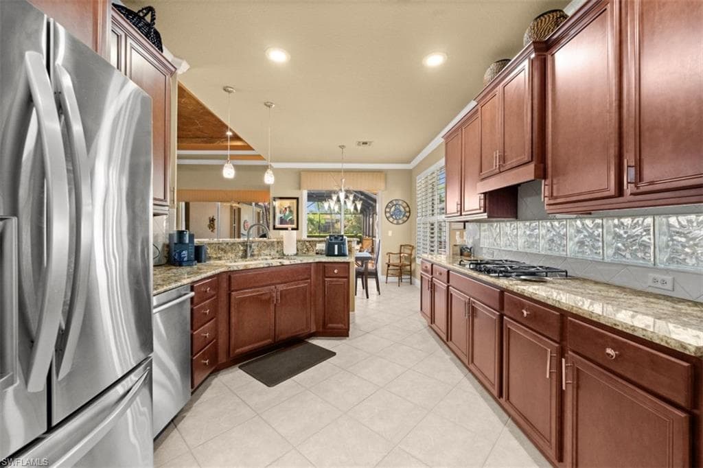 19603 Maddelena CIR-11