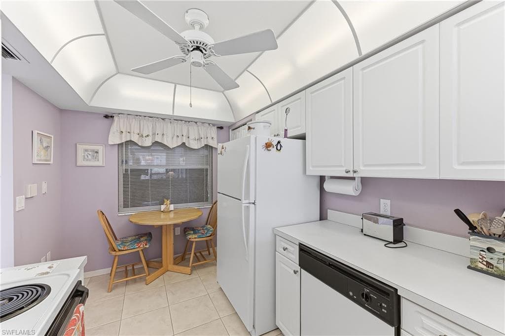 4421 Bay Beach LN 623-4