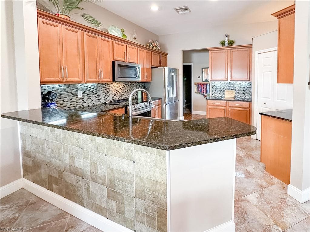 605 Grand Rapids BLVD-6