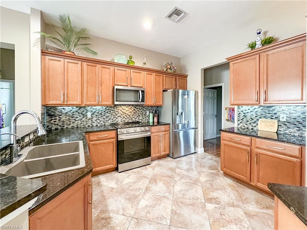 605 Grand Rapids BLVD-7